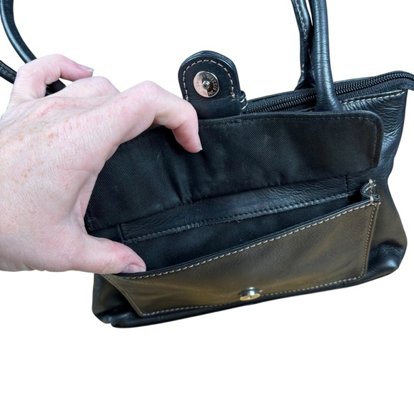 EUC Fossil Black Leather Shoulder Bag - Picture 10 of 16